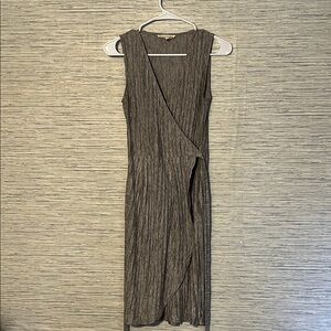 Effortless Elegance | Wonderlust LA Ribbed Gray Sleeveless Dress - Size S (714)